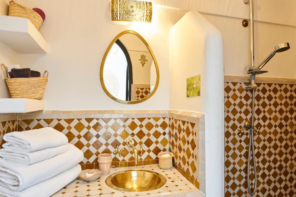 Riad Miloud En Exclusivite 10 P Au Coeur De La Medina Marrakesh Bagian luar foto